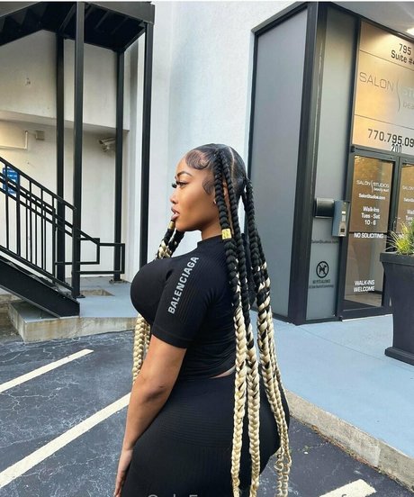 チンコを持つ女たち OnlyFans セクシー裸 画像