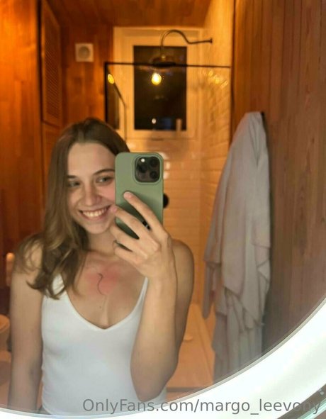 小柄なブロンドの熟女OnlyFans 限定 写真