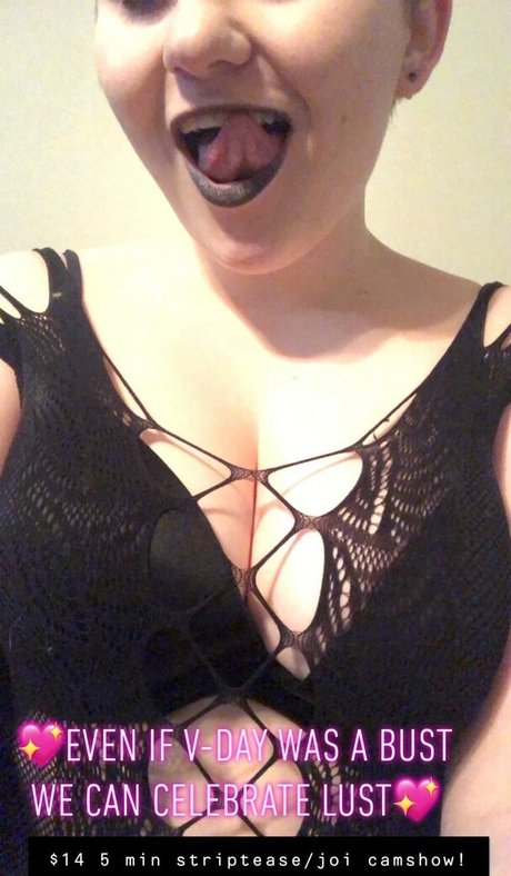 興奮した熟女OnlyFans セクシーヌード 写真