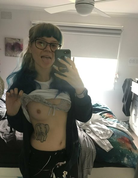 エボニートップオンリーファン セクシー裸 写真