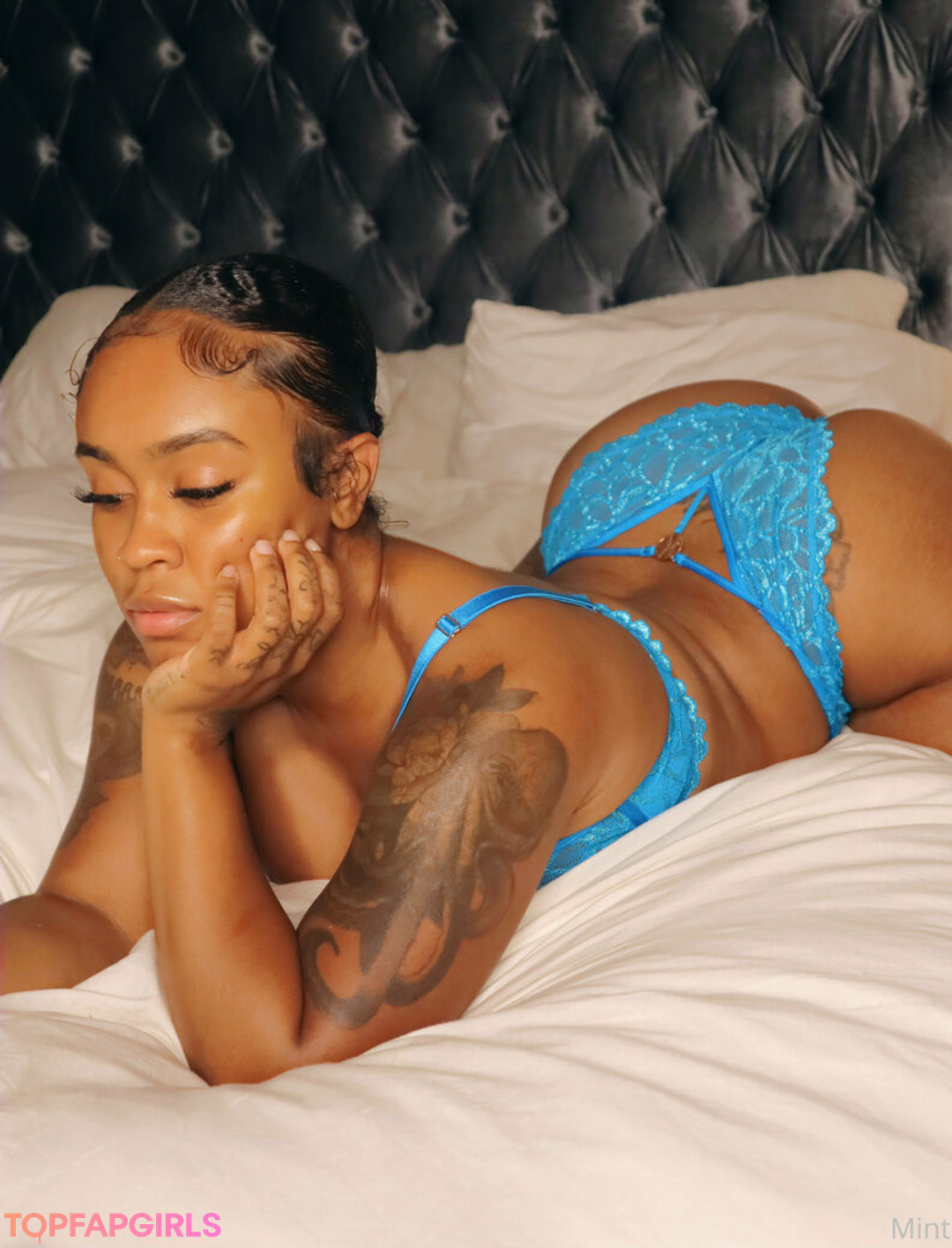 therealbombshell mint 美しいモデル 写真