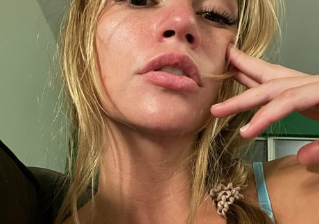 makethemmetal エロティックなスター 画像