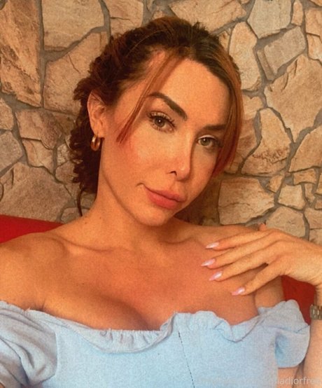 金髪の小柄なOnlyFans 無料裸 画像