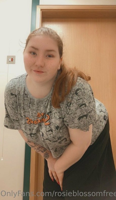 rosieblossomfree ポルノスター 可愛い 写真