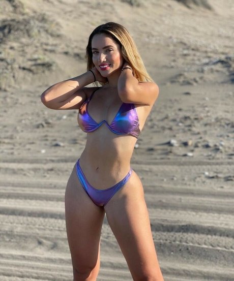 Itza Reyna ヌードスター 画像