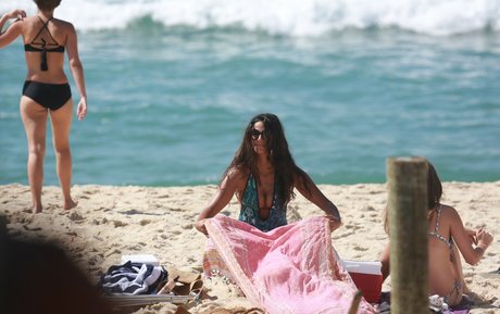 Emanuelle Araujo ポルノスター ホット 画像