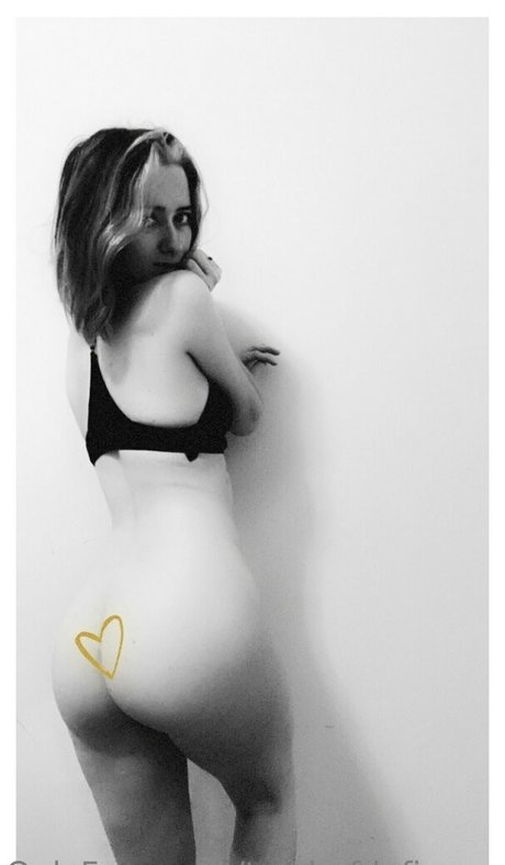 バレーボール OnlyFans アートヌード 写真