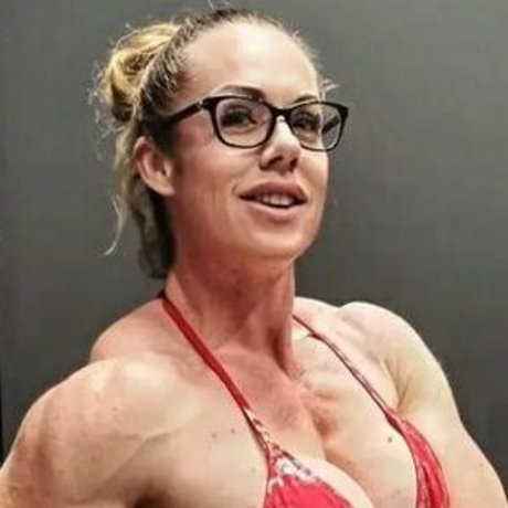 スターティーンオンリーファンズ ヌード 写真