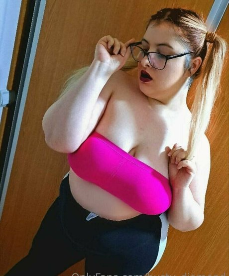 busty diamond top profile image