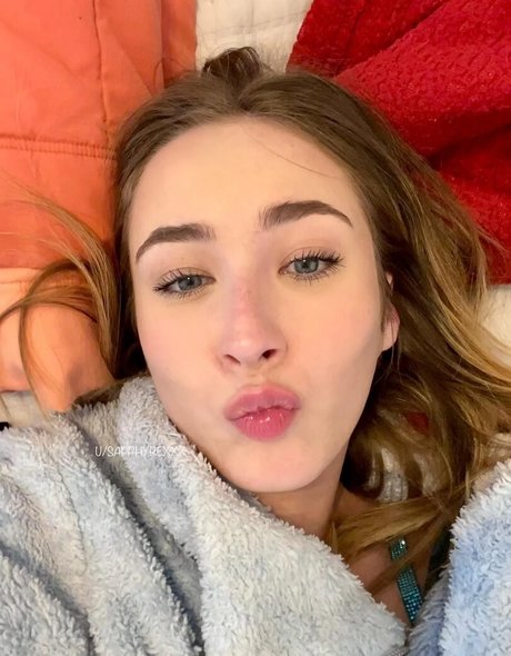 Skylar Sapphyre ヌードのポルノスター 写真