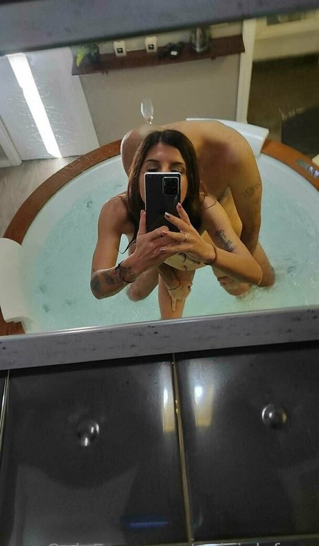 onlyjulyfans ヌードスター 画像