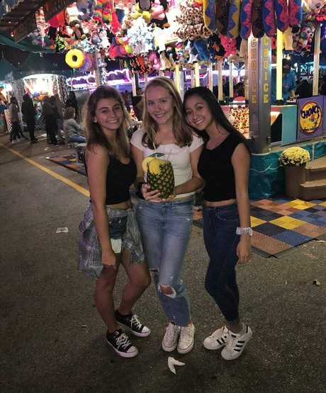 Caroline Casbon ポルノスター 写真