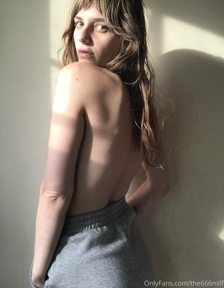 小柄なブロンドの熟女OnlyFans 無料xxx 写真