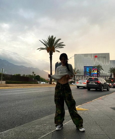 tiny pretty j アダルト女優 写真