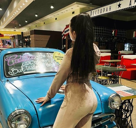 aishi moon top profile image