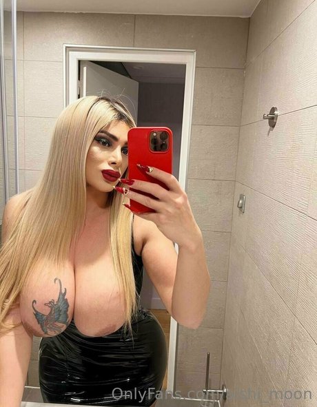 痩せた金髪の熟女OnlyFans ポルノ 写真