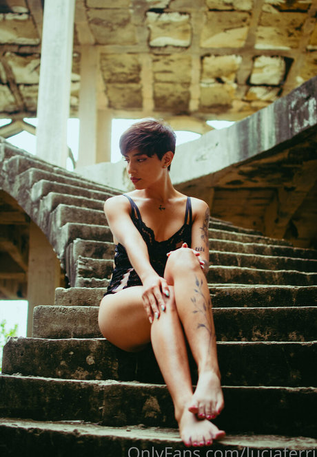 黒髪の熟女OnlyFans ホットセックス ギャラリー