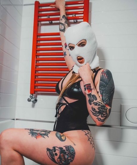 母娘オンリーファン セクシー裸 画像