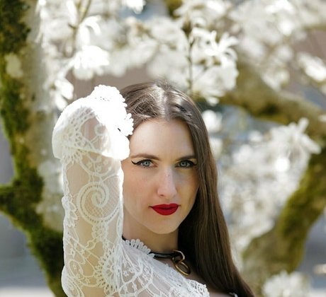 フラットオンリーファン ヌード 画像