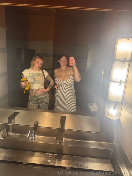 jadynnstonefree エロティックなモデル 写真