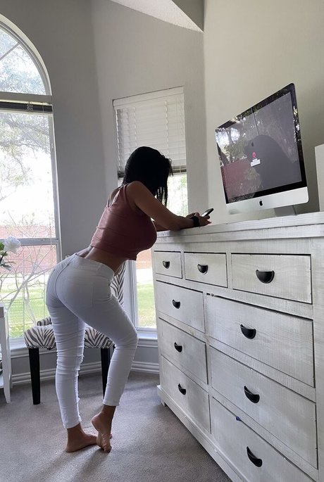 ariannathehousewife 裸の女優 画像