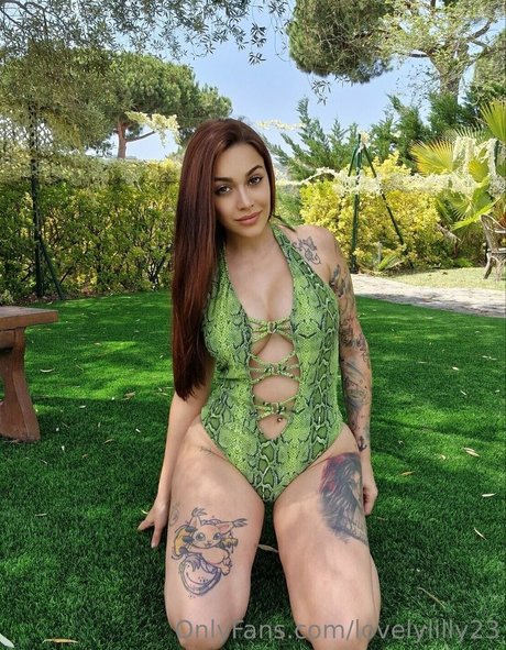 黒髪の熟女OnlyFans ホットヌード 画像