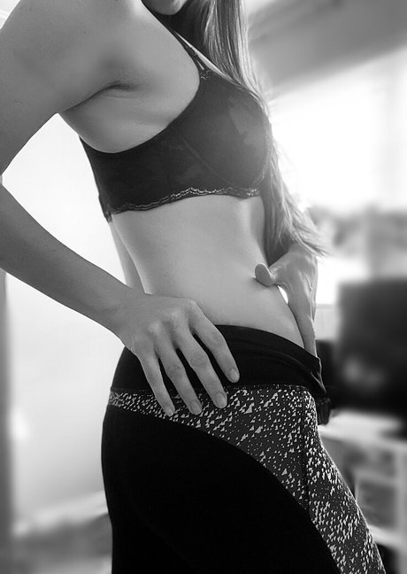 姉妹のOnlyFans エロチック 写真