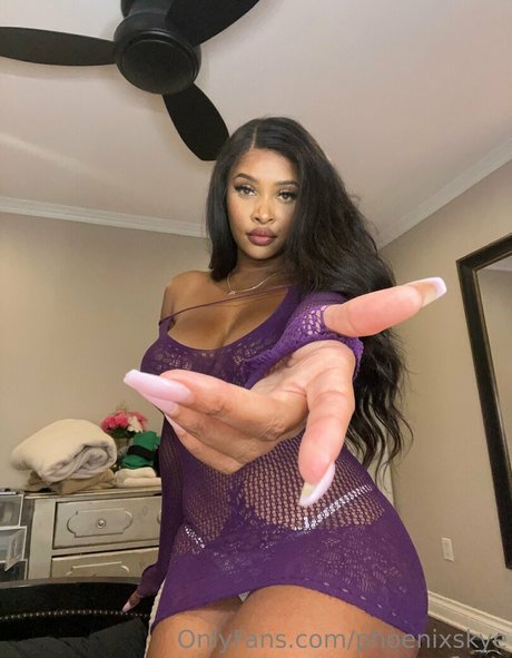 phoenixskye top profile image