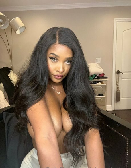 セクシーなブロンドのOnlyFans アートxxx 写真