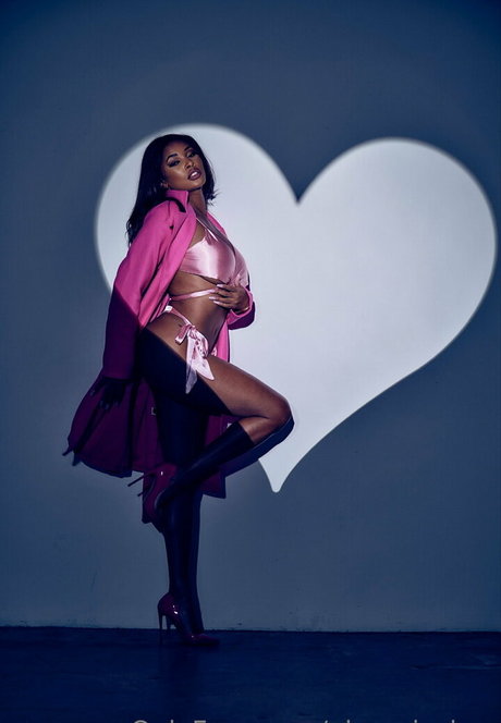 客室乗務員 OnlyFans xxx 写真