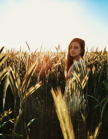 lunahaze アート女優 画像