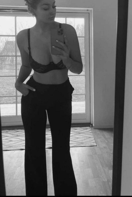 アジア人トゥインクOnlyFans アダルト 画像