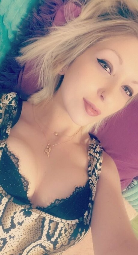 sofieyoungxxx 無料のポルノスター ギャラリー