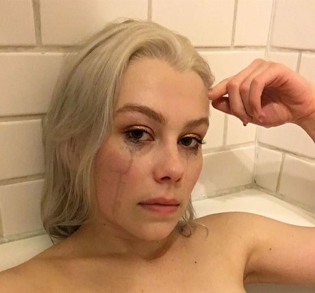 Phoebe Bridgers ポルノスター パーフェクト 写真