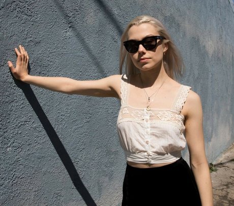 Phoebe Bridgers セックス女優 画像