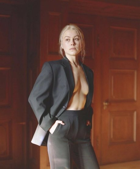 Phoebe Bridgers ポルノ女優 写真