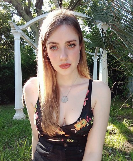 Magui Ansuz かわいいポルノスター 写真