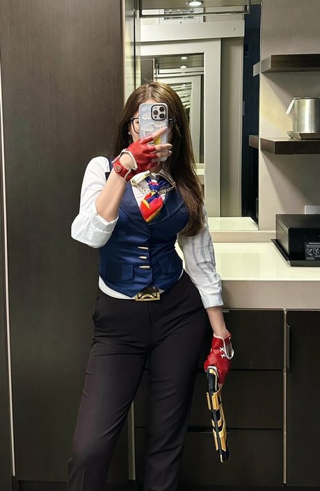 コスプレ フェムボーイ オンリーファンズ ヌード 写真