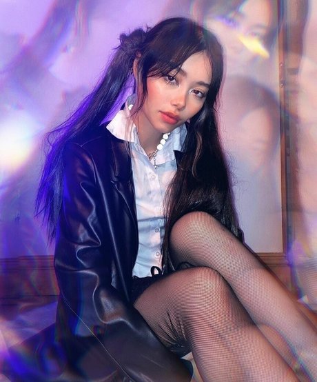 Ikari セクシーなポルノスター 画像