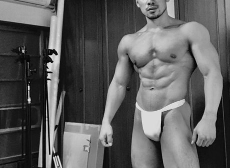 黒檀の白いチンポOnlyFans エロチック アーカイブ