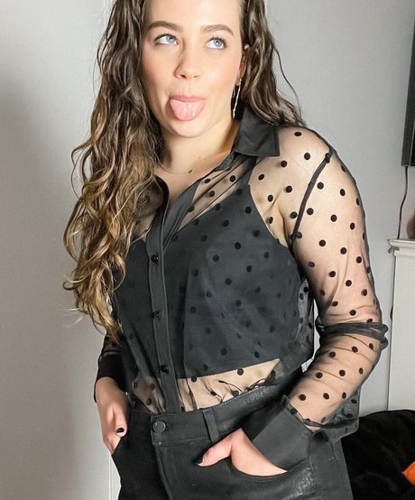 Mary Mouser ポルノスター ホット 写真