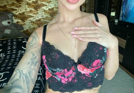 charming megan スター ヌード 写真