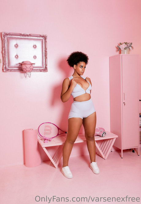 varsenexfree 裸のスター 画像