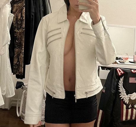 Depop Wins エロティックなモデル 写真