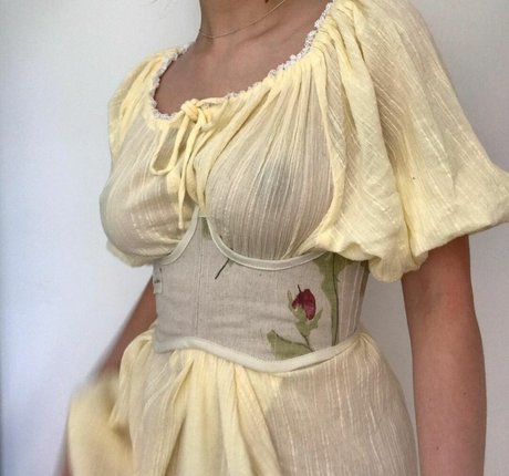 Depop Wins ポルノスター ヌード 写真