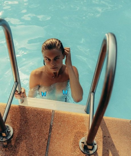 Lieke Van Der Hoorn 裸モデル 写真