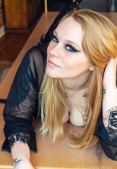 nastacialove トップモデル 写真