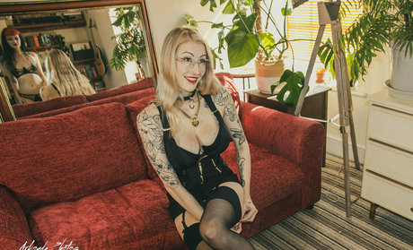 laceandleashes スター ヌード 画像