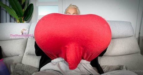 thebustysasha ポルノスター ヌード 写真