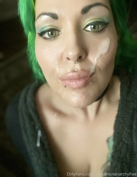 ゴスアジアンOnlyFans 無料 写真